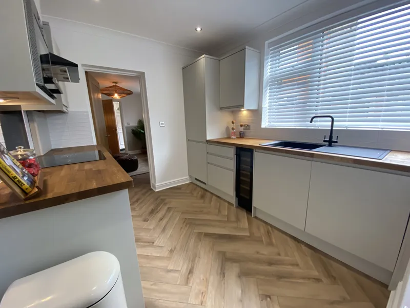 Stylish 2 Bedroom Apartment // 2026/7 - Image 5