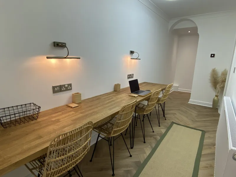 Stylish 2 Bedroom Apartment // 2026/7 - Image 12