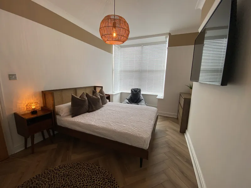 Stylish 2 Bedroom Apartment // 2026/7 - Image 14