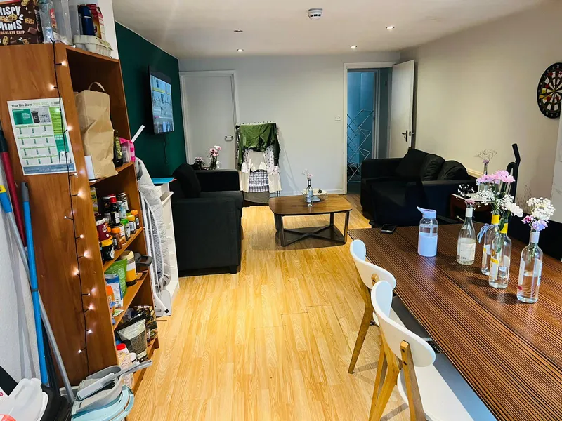 Frederick Grove: 6 Bedroom house NG7 1SG - Image 4