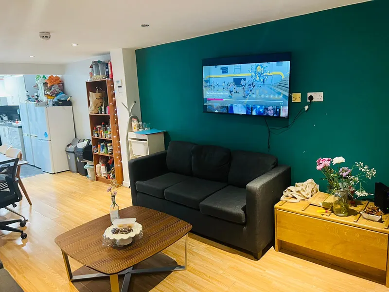 Frederick Grove: 6 Bedroom house NG7 1SG - Image 6