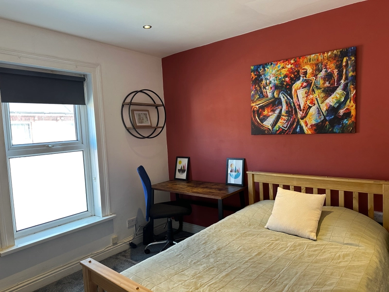 Hood Street | 3 Bed & 2 Bath | Bills Included - Thumbnail 7