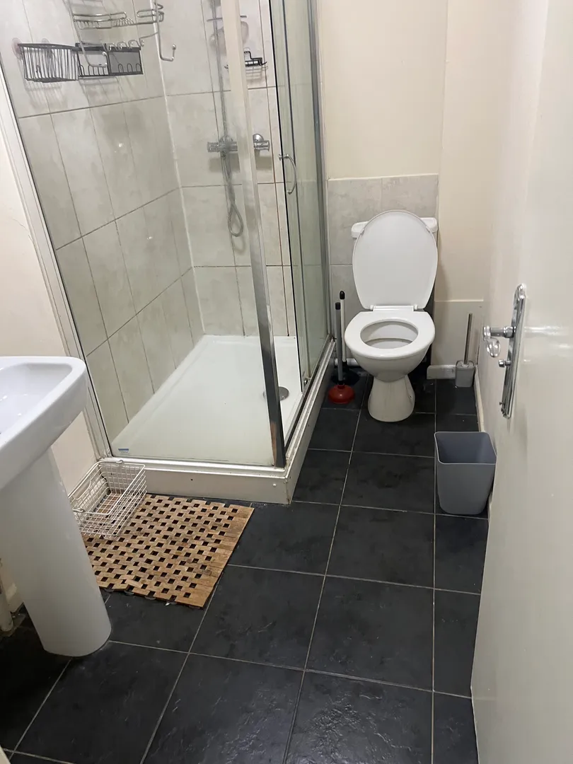 84 Dunkirk Road - 5 Bedroom Student House - Image 1