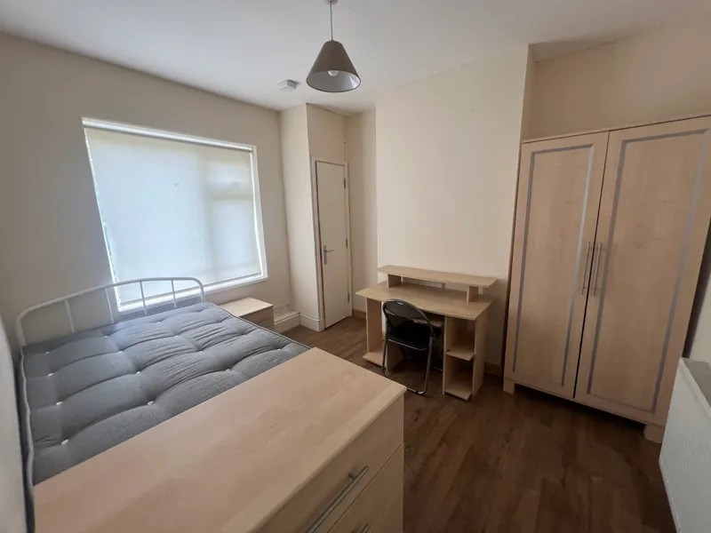 84 Dunkirk Road - 5 Bedroom Student House - Thumbnail 2