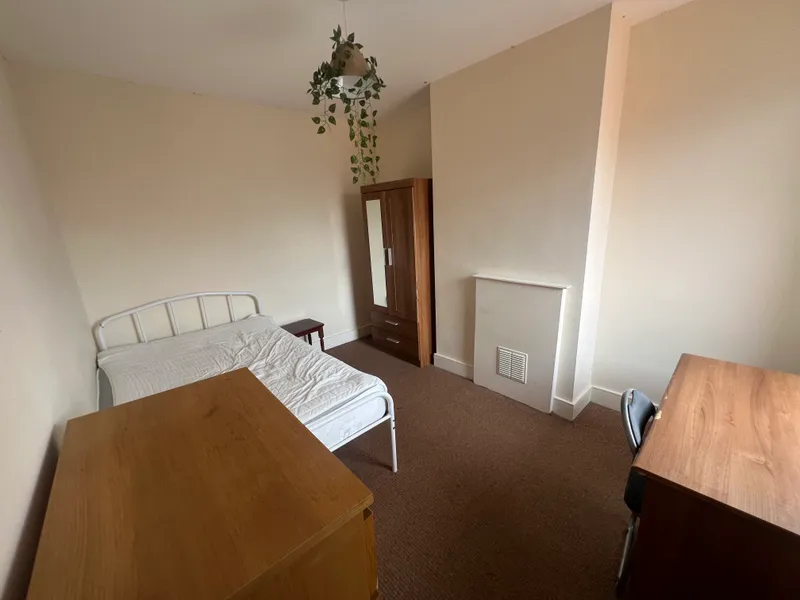 84 Dunkirk Road - 5 Bedroom Student House - Thumbnail 3