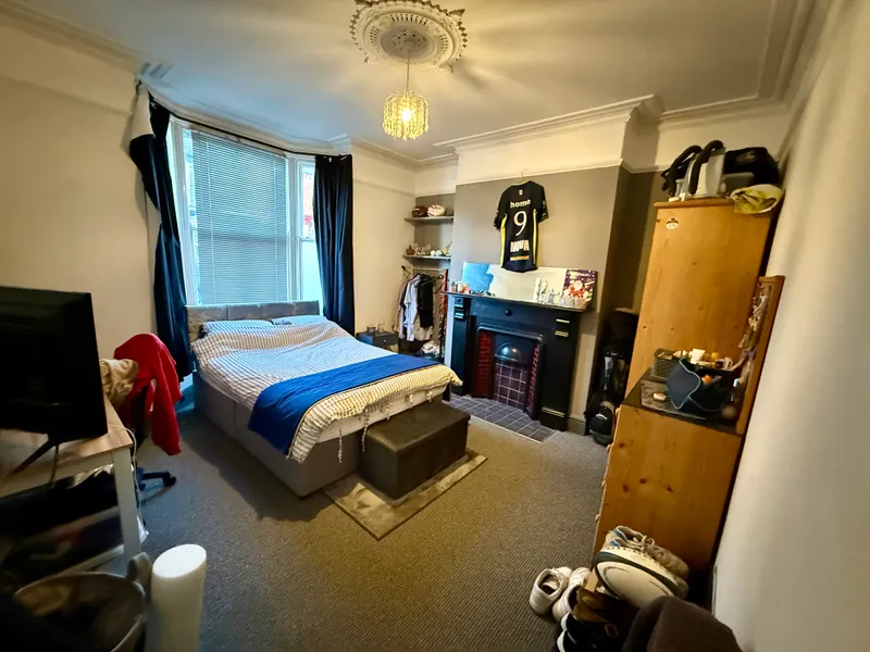 West End // Spacious 6 Bed & 2 Bath // SEPT 2026 - Image 5