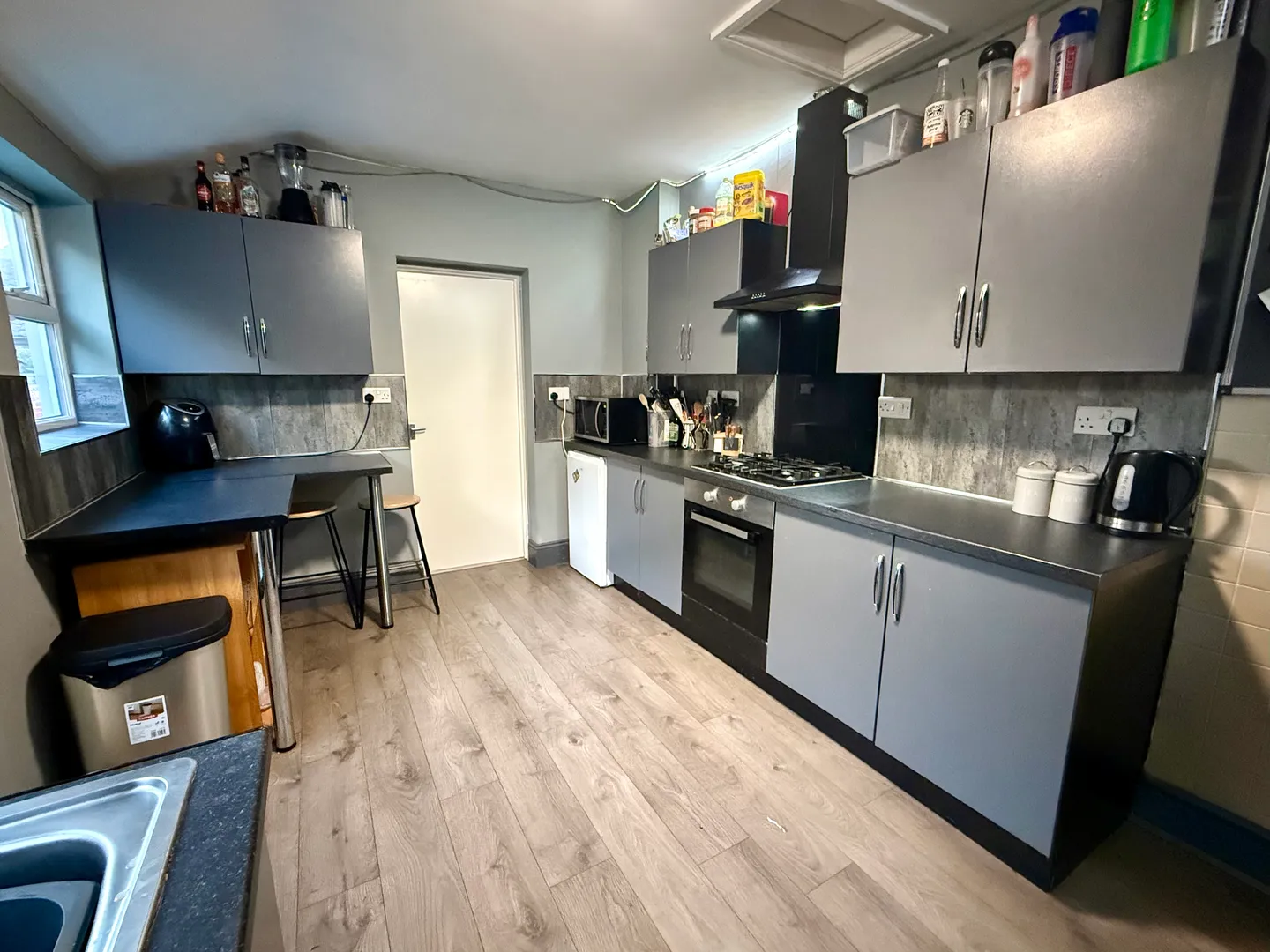 West End // Spacious 6 Bed & 2 Bath // SEPT 2026 - Image 1