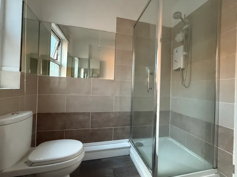 West End // Spacious 6 Bed & 2 Bath // SEPT 2026 - Image 9