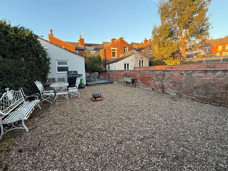 West End // Spacious 6 Bed & 2 Bath // SEPT 2026 - Image 10