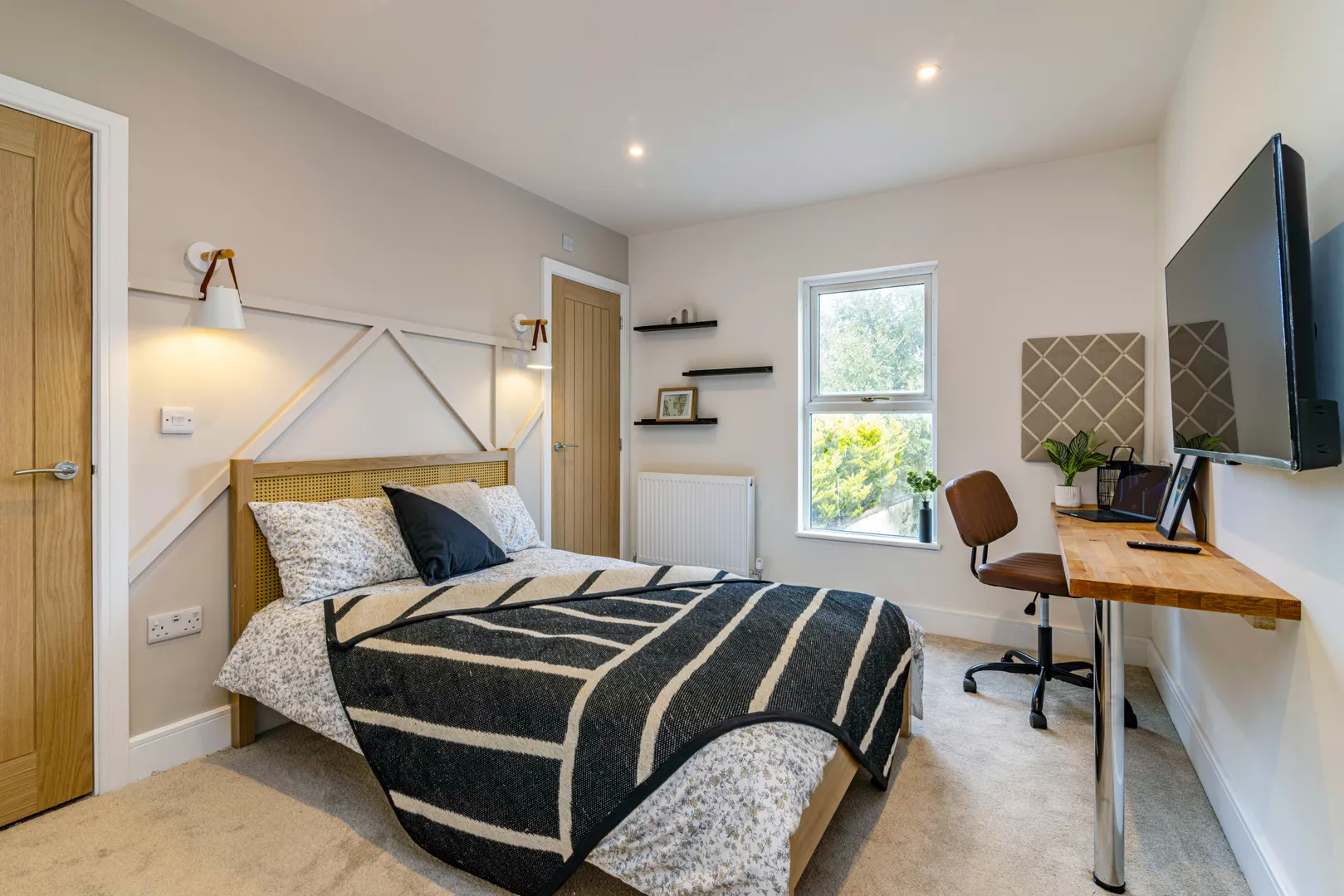 Luxury 2 Bed // All En-suite // SEP 2026 - Image 1