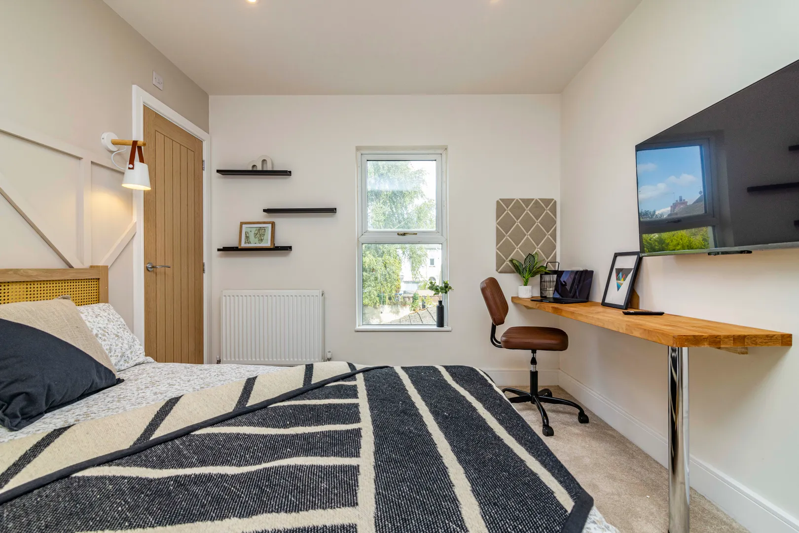 Luxury 2 Bed // All En-suite // SEP 2026 - Image 6