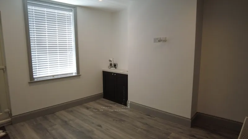Modern 2 Bed 2 Bath Terraced House // 2026/7 - Thumbnail 2