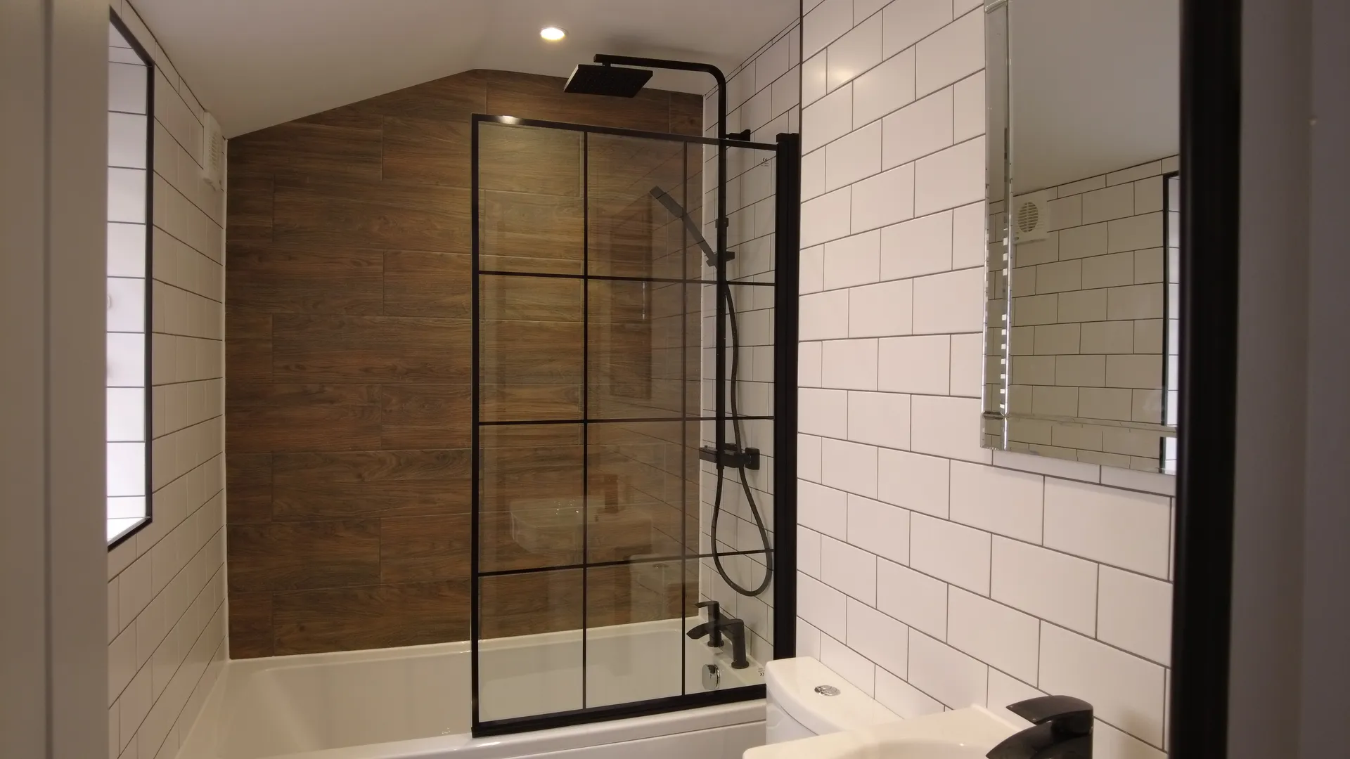 Modern 2 Bed 2 Bath Terraced House // 2026/7 - Image 14