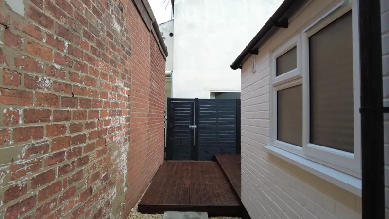 Modern 2 Bed 2 Bath Terraced House // 2026/7 - Thumbnail 12