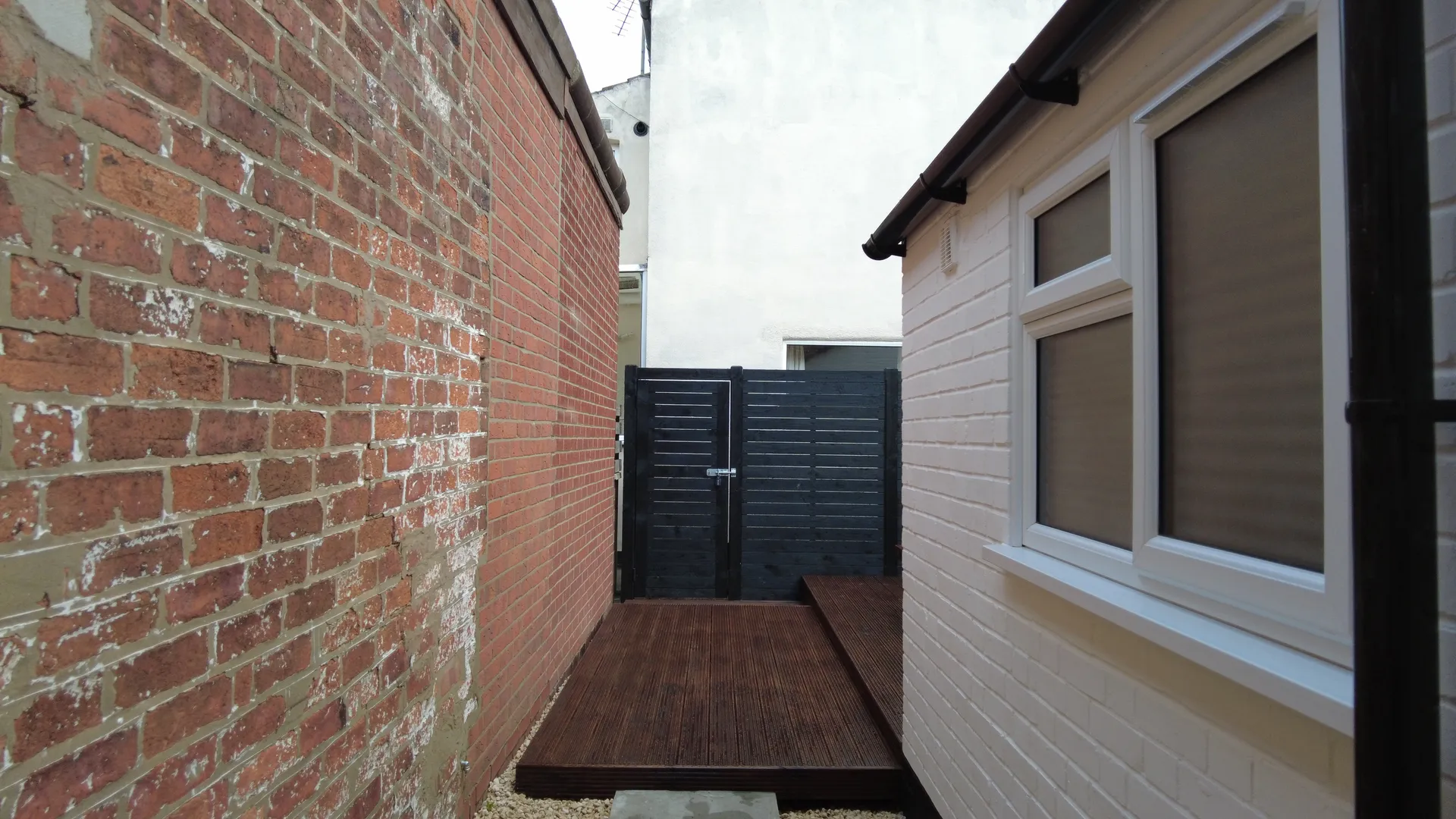 Modern 2 Bed 2 Bath Terraced House // 2026/7 - Image 12