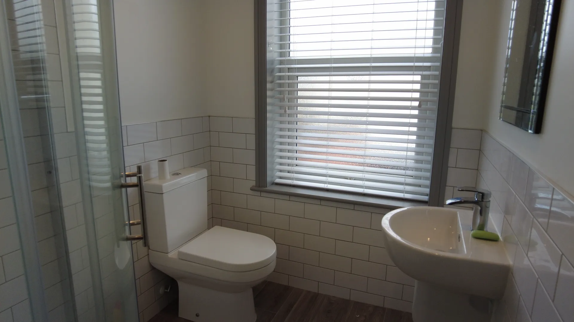 Modern 2 Bed 2 Bath Terraced House // 2026/7 - Image 8