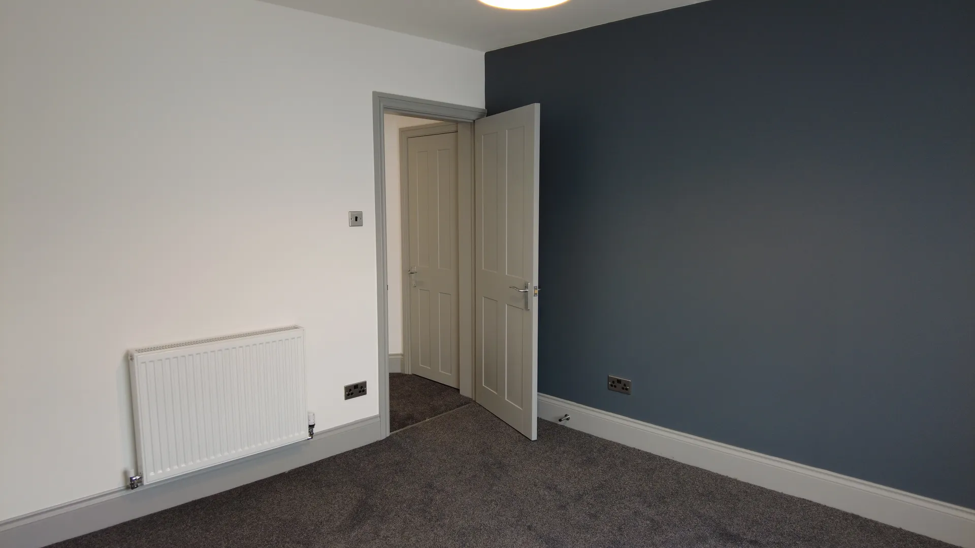 Modern 2 Bed 2 Bath Terraced House // 2026/7 - Image 3