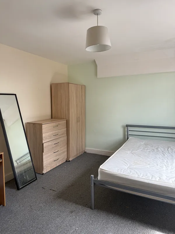 5 Bedroom Student House Arboretum (5 min NTU) NG1 4GZ - Thumbnail 4