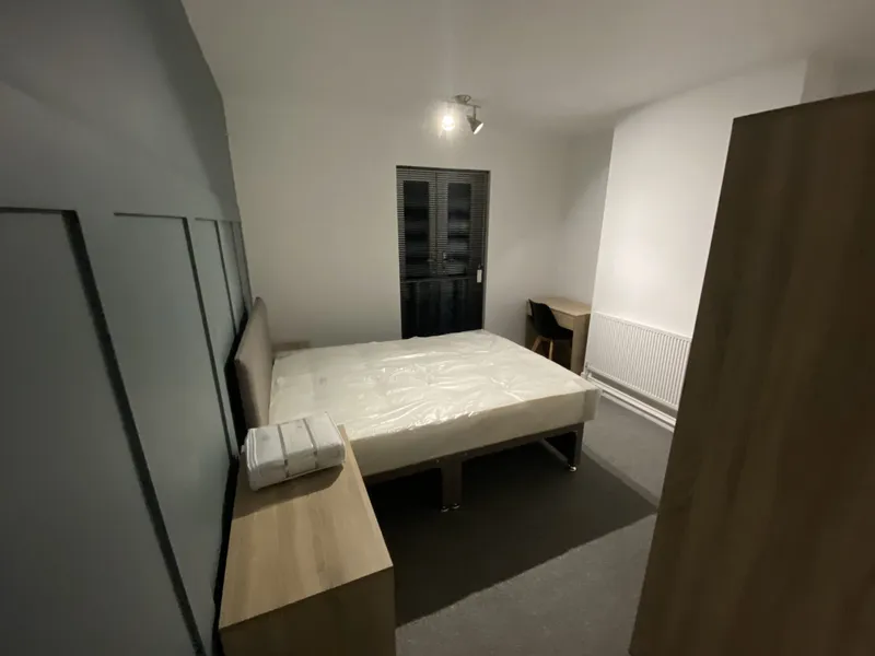 Stunning 3 Bed House // 2026/7 - Image 6