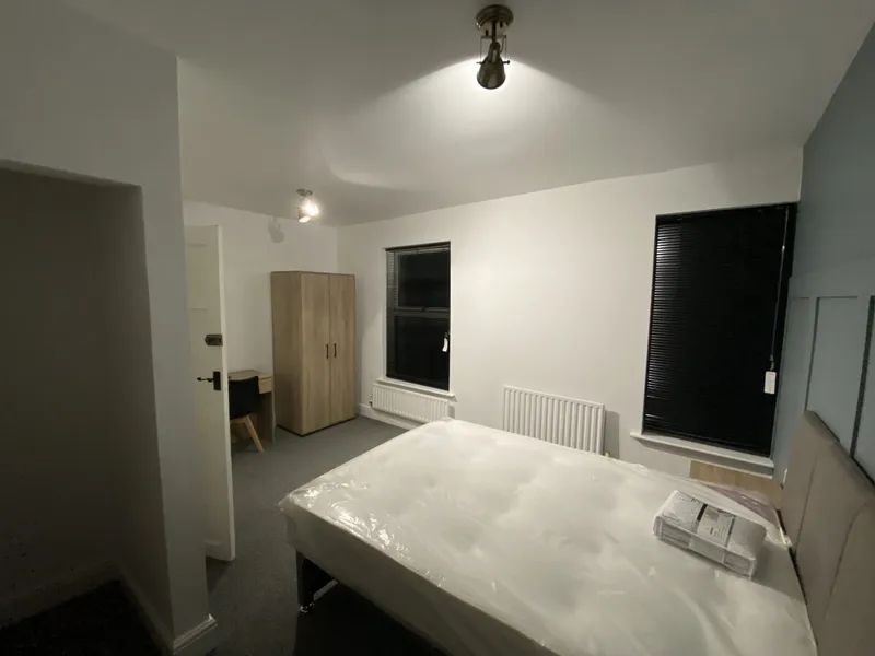 Stunning 3 Bed House // 2026/7 - Image 4