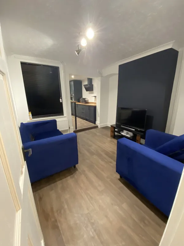 Stunning 3 Bed House // 2026/7 - Image 8