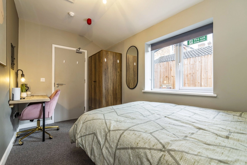SPAREROOMS!!! 6 Bed Student House - ALL BILLS INCLUDED - Thumbnail 1