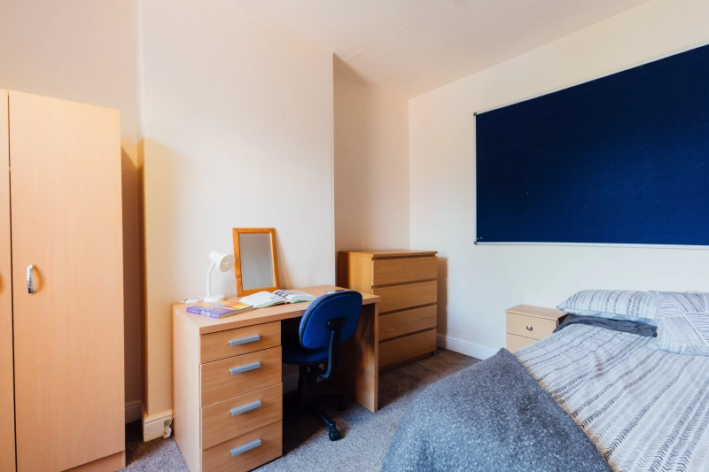 3 Bedroom Student House - West End - Bills Included - Thumbnail 4