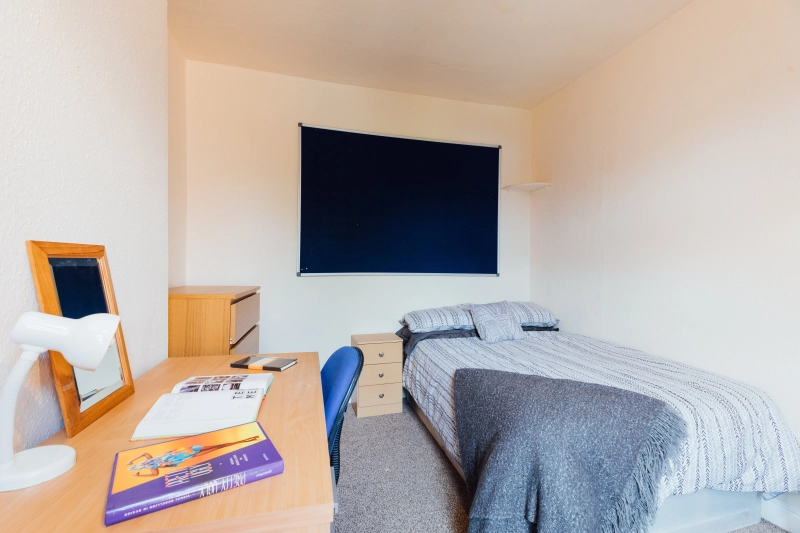 3 Bedroom Student House - West End - Bills Included - Thumbnail 5