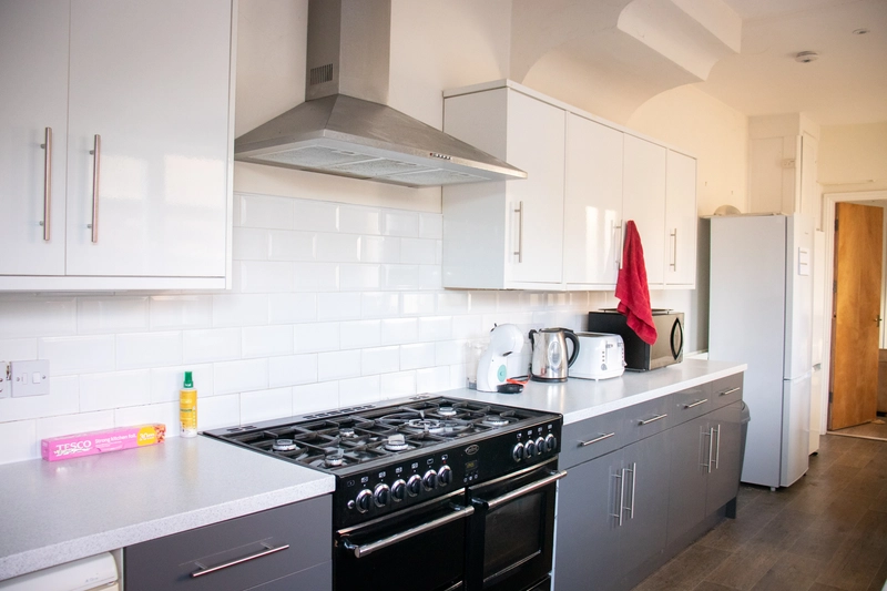 Luxury 4 Bed | Boultham Avenue | Bills Included - Thumbnail 10