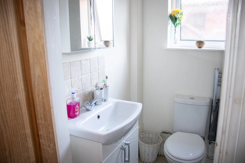 Luxury 4 Bed | Boultham Avenue | Bills Included - Thumbnail 5