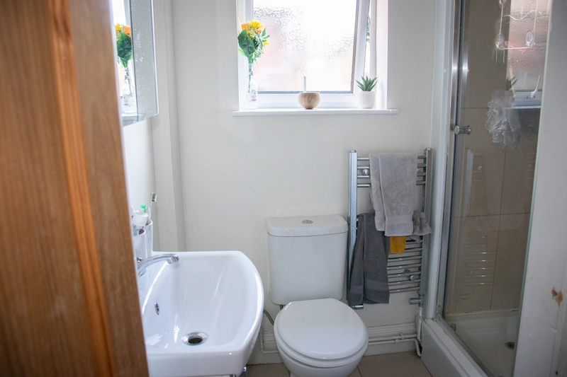 Luxury 4 Bed | Boultham Avenue | Bills Included - Thumbnail 7