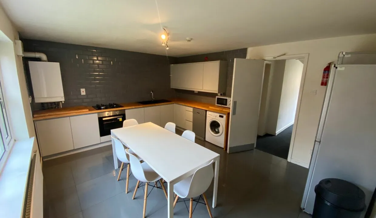 6 Bedroom Student House- 31 Denison Court NG7 3PH - Image 9