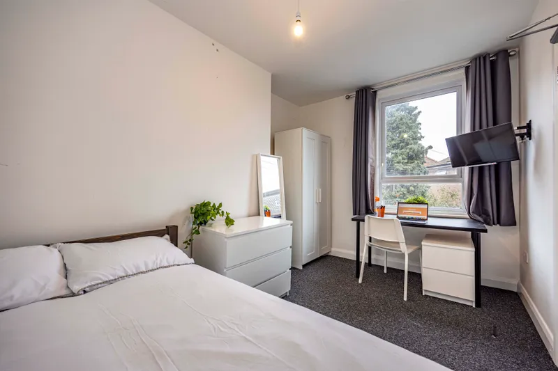 2 Cramner Grove - Modern 6 Bedroom Student House - Image 4