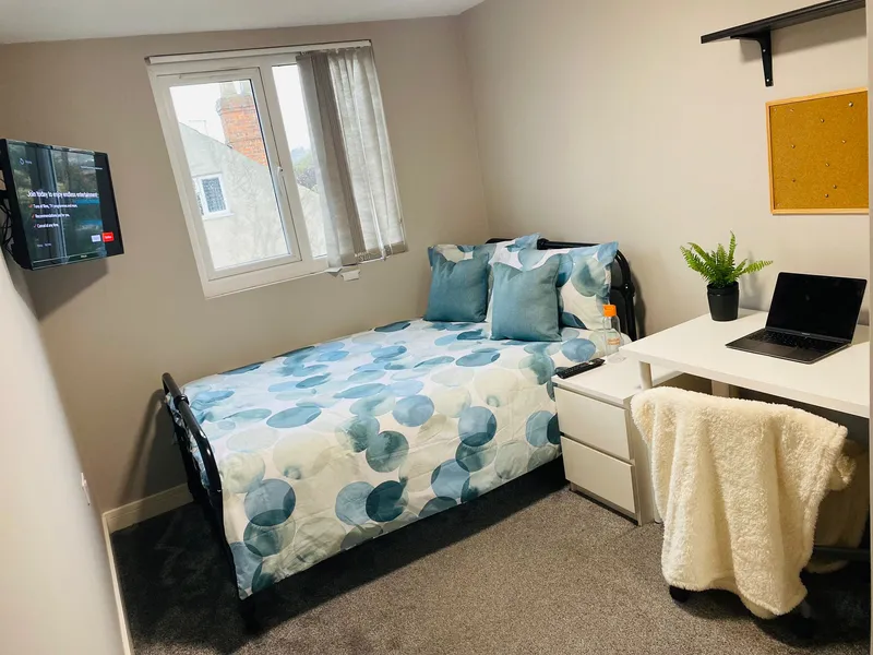 82 Dunkirk Road - Modern 6 Bedroom Student House - Thumbnail 5
