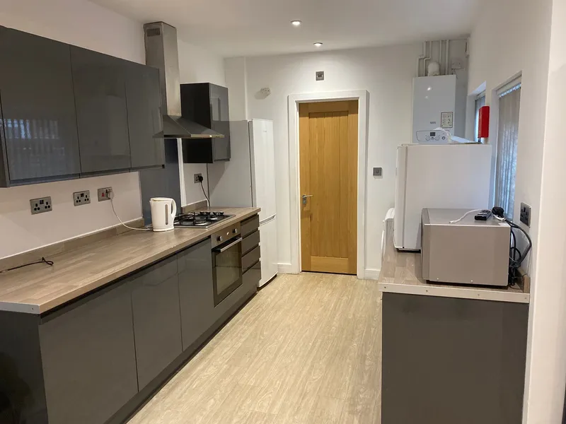 82 Dunkirk Road - Modern 6 Bedroom Student House - Thumbnail 9