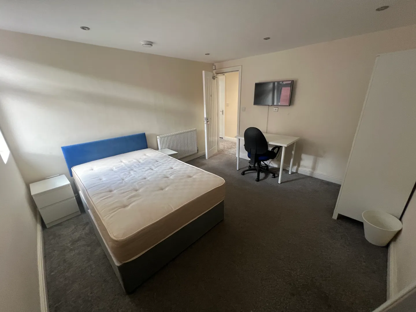 23 Bute Avenue: 7 bedroom student house NG7 1QB - Image 5