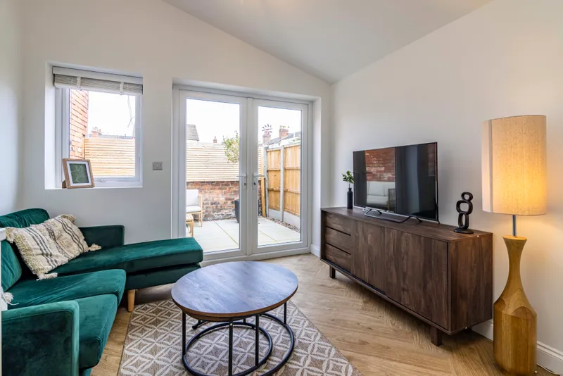 Ripon Street // Luxury 1 Bed Flat // Rear Garden - Thumbnail 5