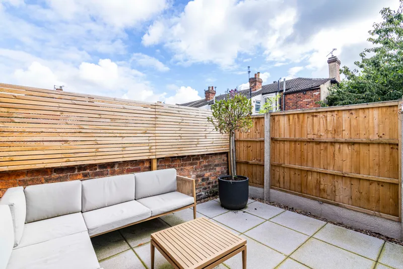 Ripon Street // Luxury 1 Bed Flat // Rear Garden - Thumbnail 11