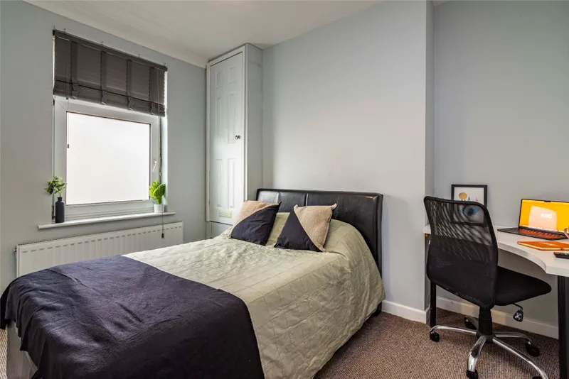 Modern 3 Bed Terraced House // AUG 2026 - Image 17