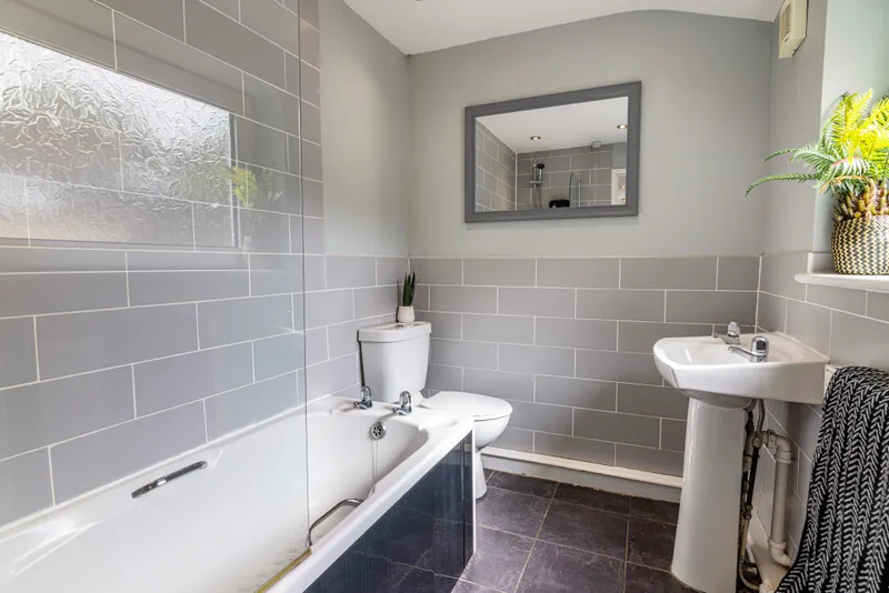 Modern 3 Bed Terraced House // AUG 2026 - Image 11