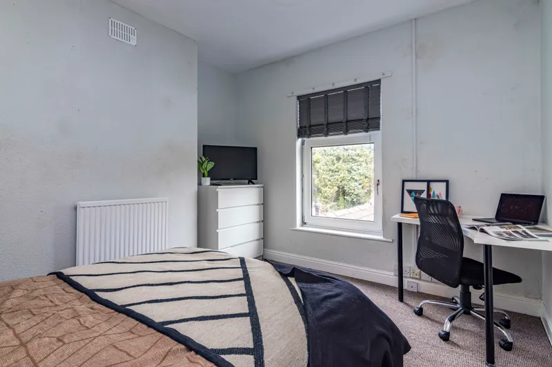 Modern 3 Bed Terraced House // AUG 2026 - Image 3