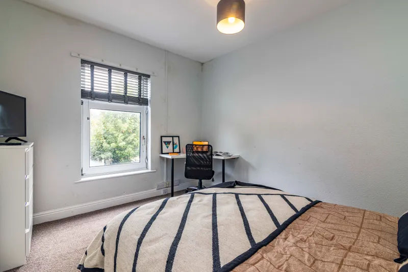 Modern 3 Bed Terraced House // AUG 2026 - Image 10