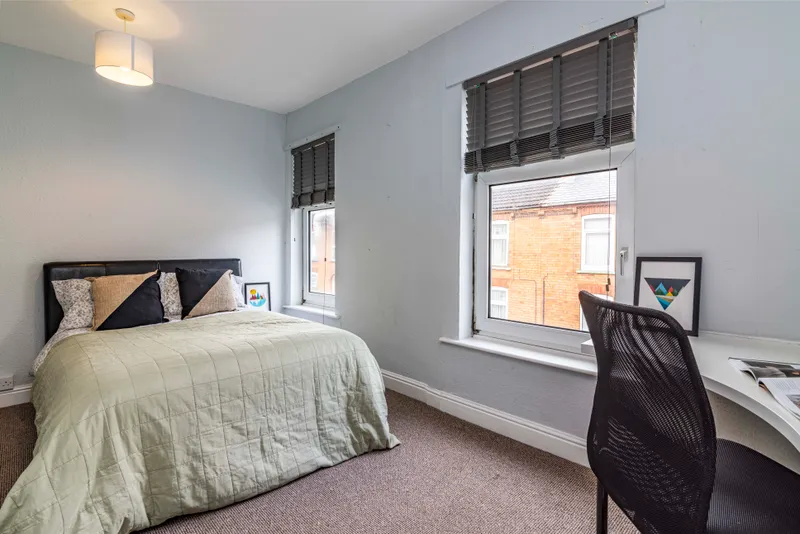 Modern 3 Bed Terraced House // AUG 2026 - Image 9