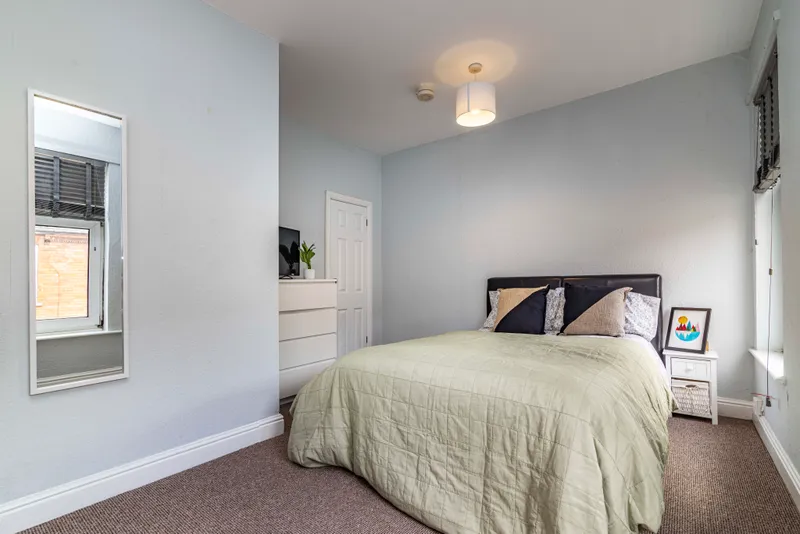 Modern 3 Bed Terraced House // AUG 2026 - Image 8