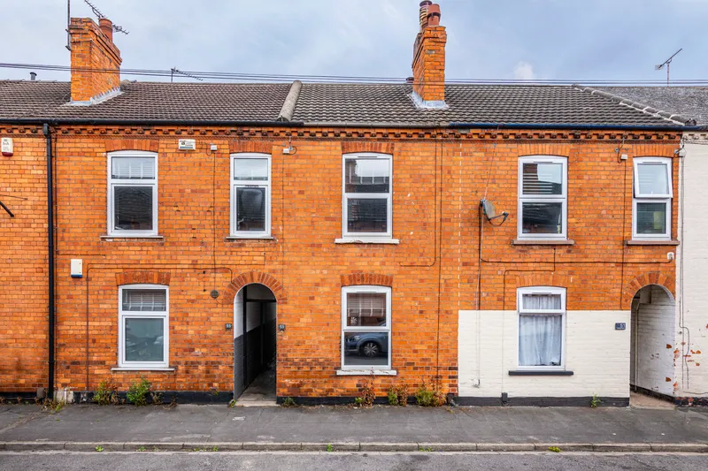 Modern 3 Bed Terraced House // AUG 2026 - Image 18