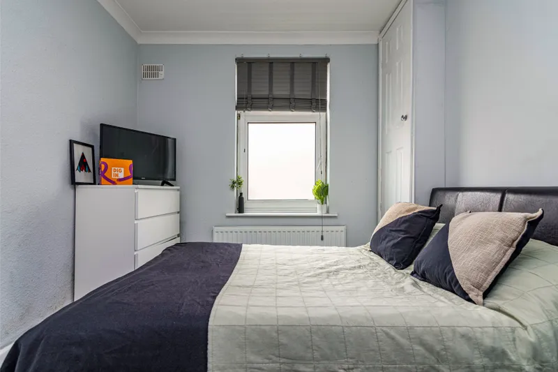 Modern 3 Bed Terraced House // AUG 2026 - Image 14