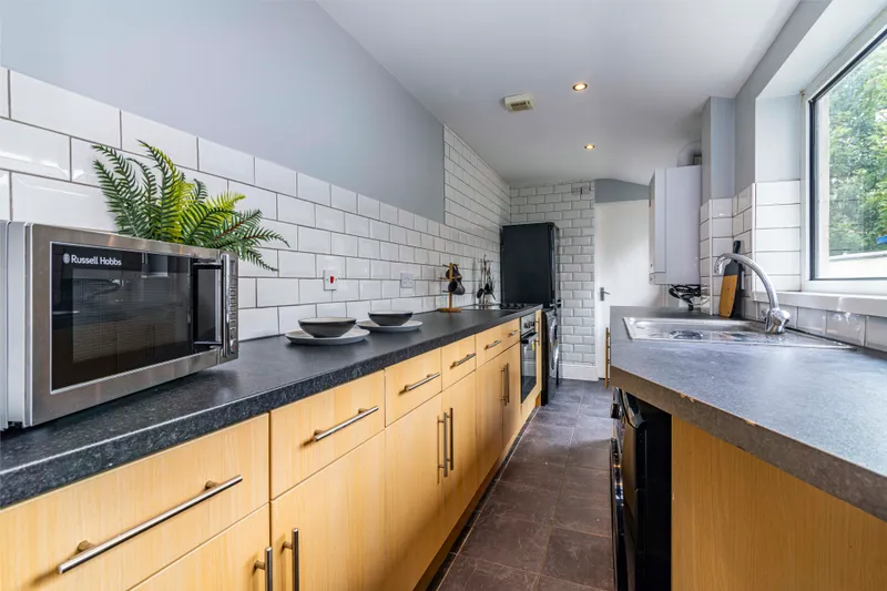 Modern 3 Bed Terraced House // AUG 2026 - Image 13