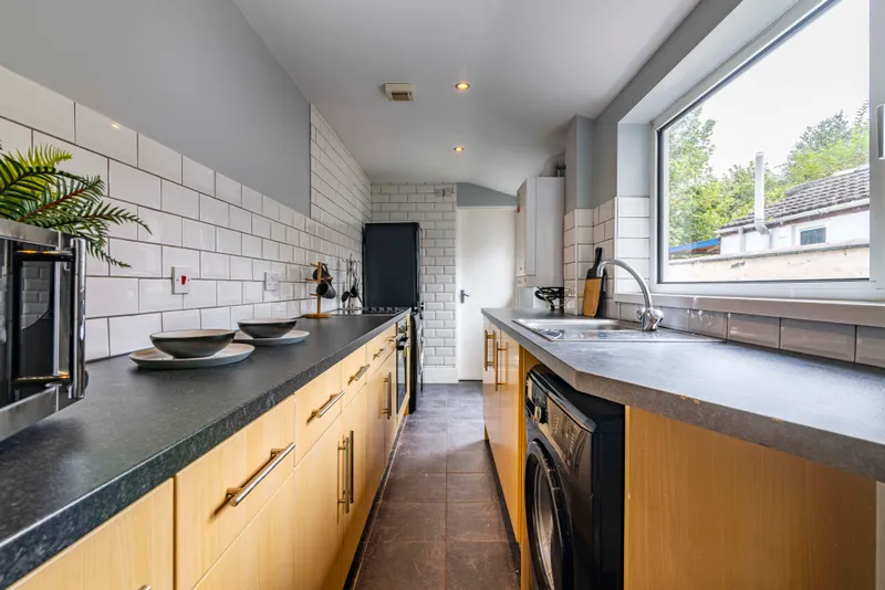 Modern 3 Bed Terraced House // AUG 2026 - Image 5