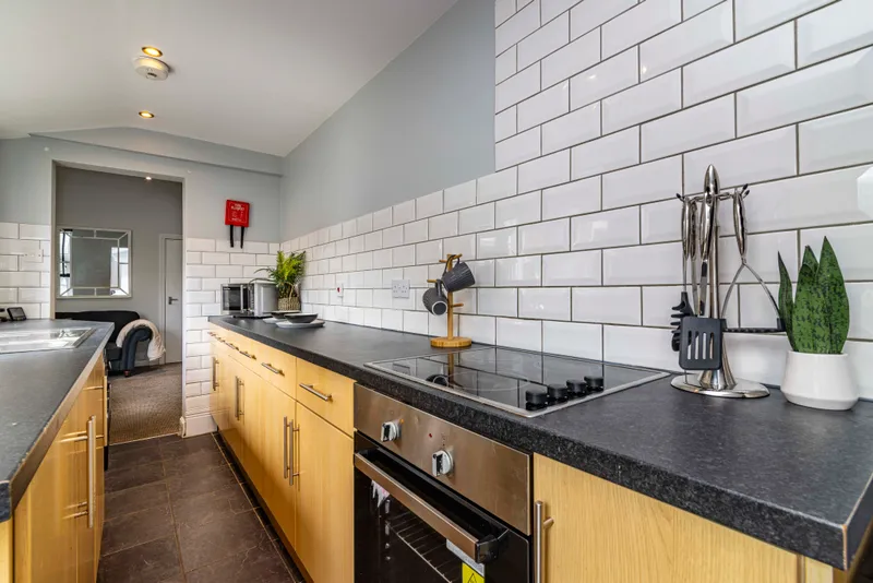Modern 3 Bed Terraced House // AUG 2026 - Image 6