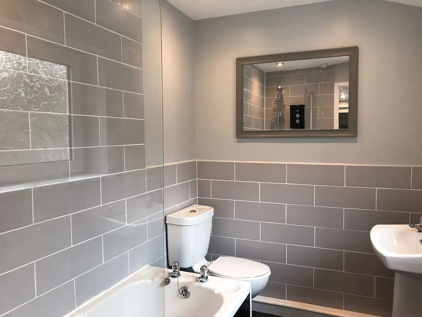 Modern 3 Bed Terraced House // AUG 2026 - Image 1